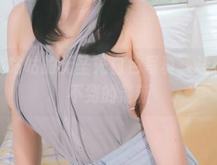 陌陌咕咕咕的无圣光白色写真，让你意想不到的清新