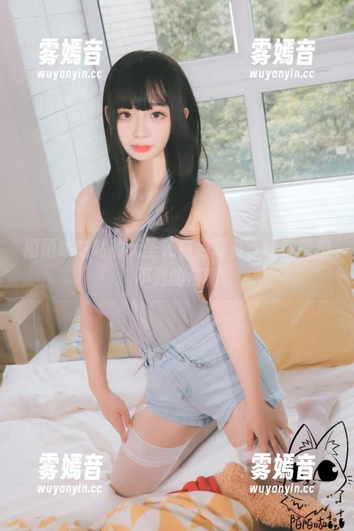 陌陌咕咕咕的无圣光白色写真，让你意想不到的清新