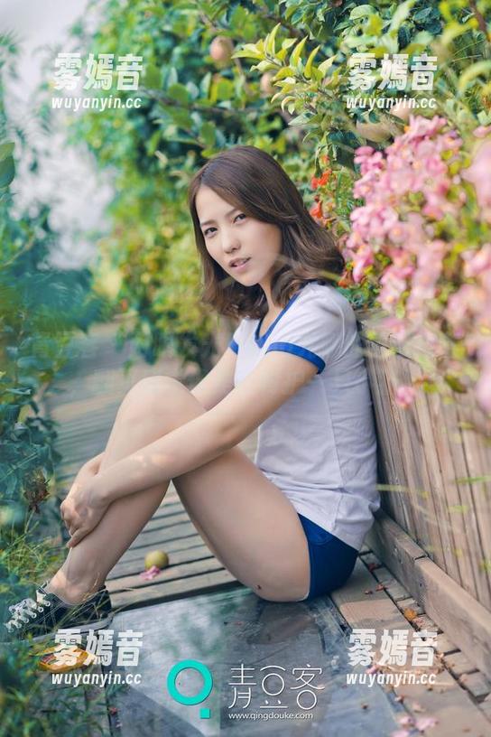青豆客-Una尤娜 青豆客 - 两眼发光!Una尤娜的可爱合集,翻页感觉像是在呵护一只小猫。