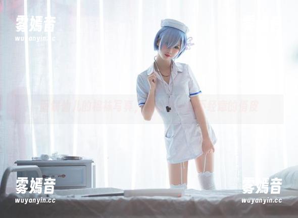 面饼仙儿 面饼仙儿的棉袜写真,展现出一丝不经意的俏皮