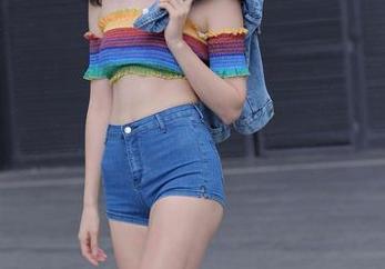 魔镜街拍 - 每个工作日都是T台——婷婷黑丝OL写真一览