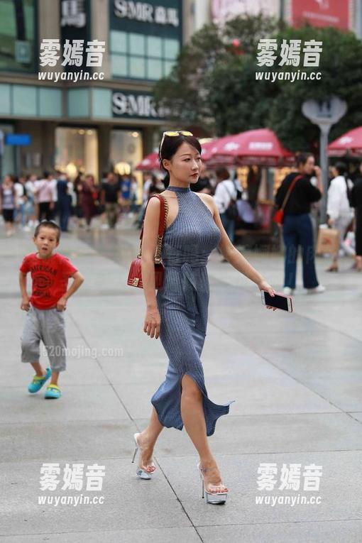 魔镜街拍-婷婷 魔镜街拍 - 写真不行吗:婷婷婀娜的肉丝圣诞美人,见风转舵比风还帅!