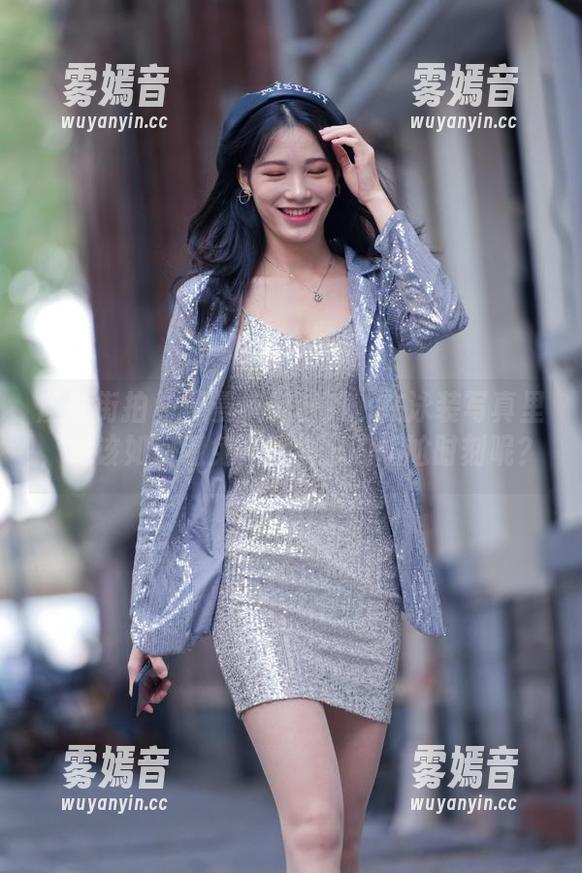 魔镜街拍-曼曼 魔镜街拍 - 曼曼疯玩沙滩:在泳装写真里,她该如何避免“脱妆”的尴尬时刻呢?