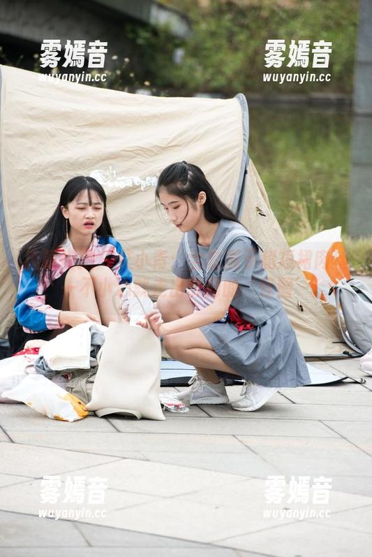 魔镜街拍-艾小青 魔镜街拍 - 艾小青:全套展示超短裙肉丝,一不小心就走出时尚的‘怪圈’!