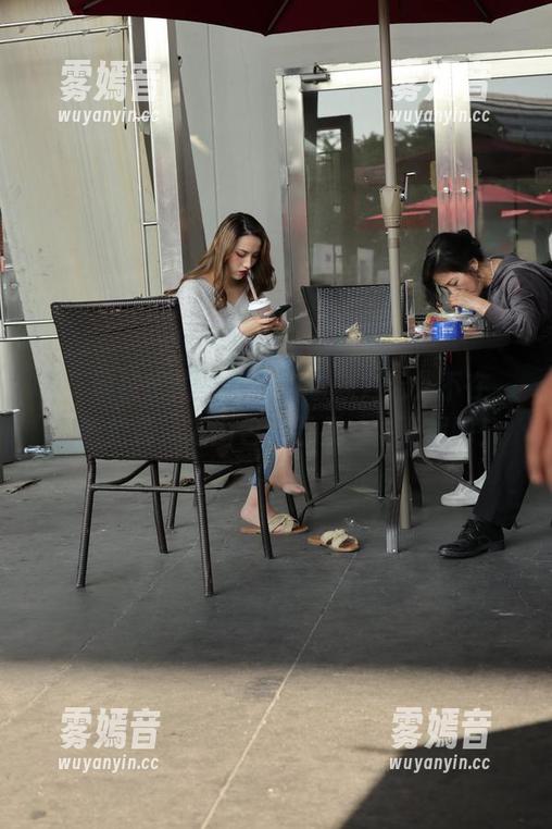 魔镜街拍 看!魔镜街拍里姐妹花的魅力无处不在,资源免费,范围包罗万象,快下载吧!